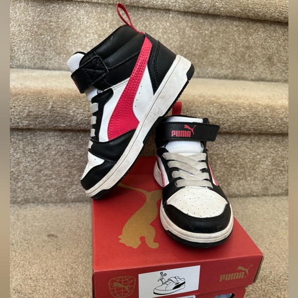 Puma Youth Boys' Rebound V6 Mid AC Basketball Shoe - Picture 1 of 3